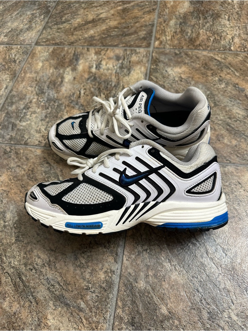 Nike Men's Air Pegasus 2005- Size 7 Men’s- Size 8.5 Women’s